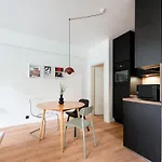 Renovated Chic 5 Min To Center 公寓 *