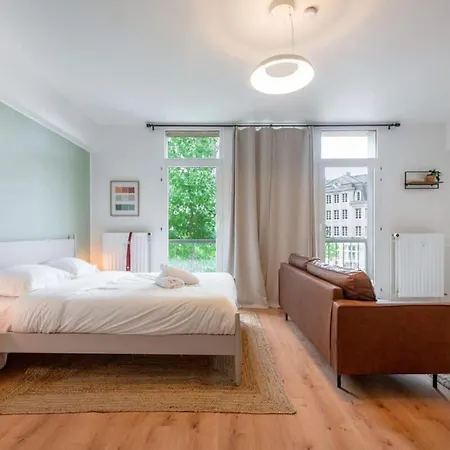 Renovated Chic 5 Min To Center Apartment