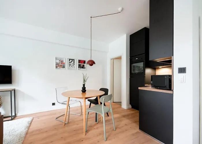 Renovated Chic 5 Min To Center Apartment *